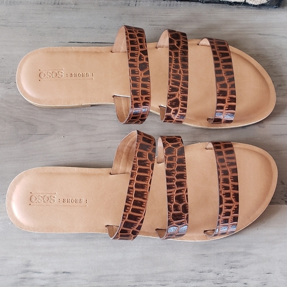 ASOS Design Farren Leather Slip-On Slide Sandals Croc Brown NEW - Picture 4 of 6